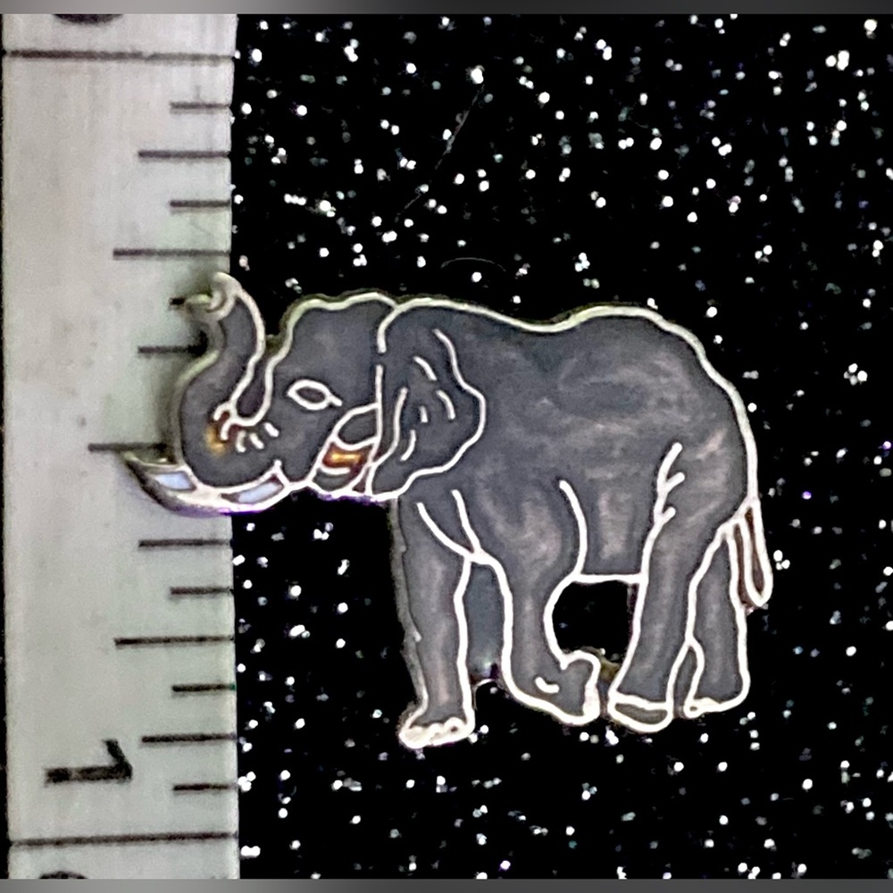 Rare Vintage Enamel Elephant Lapel Pin - Picture 2 of 5